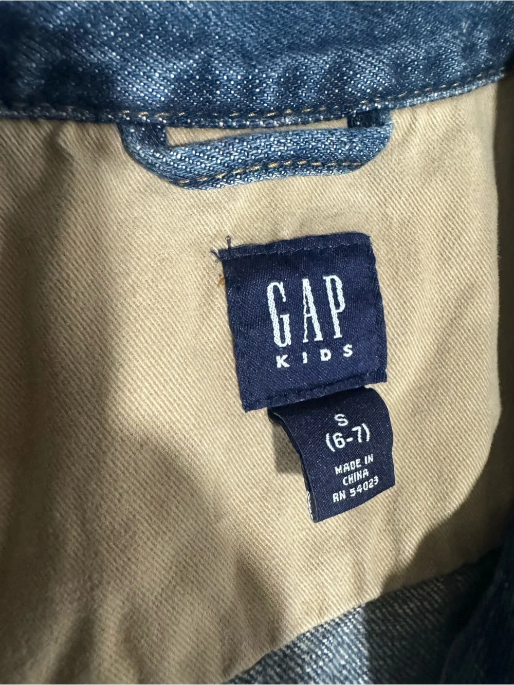 GAP Kids Denim Jean Jacket Size S 6-7 Classic Distressed Wash